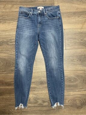Lucky Brand Ava mid-rise skinny jeans feature a distressed frayed raw hem 8 / 29
